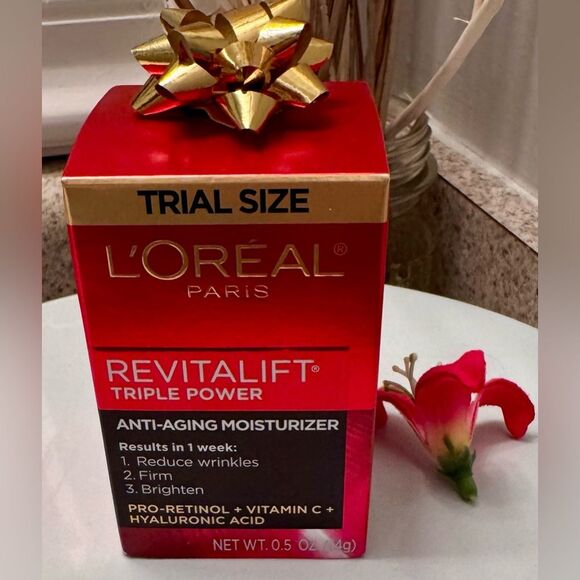 New in box! L’Oréal Revitalift Triple Power moisturizer! - Picture 11 of 11